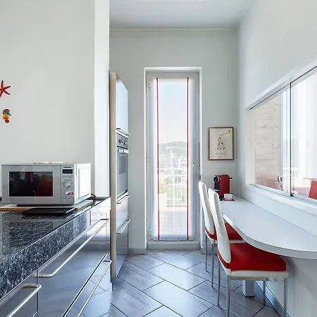Lejlighed The Red Penthouse - Family With Terrace 2 Bedroom Private Park Sesto Calende