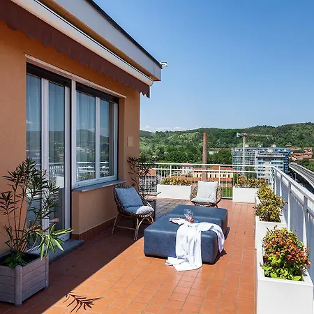 The Red Penthouse - Leonardo Mxp Maggiore Private Park * Sesto Calende