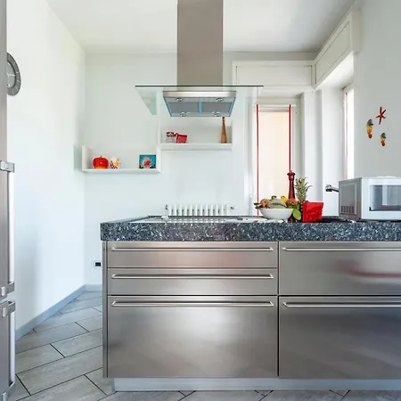 The Red Penthouse - Leonardo Mxp Maggiore Private Park Apartment *