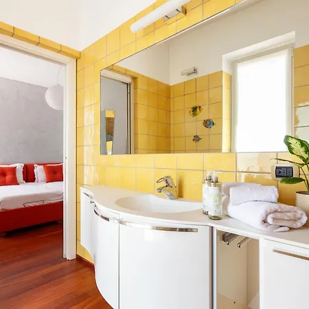 The Red Penthouse - Family With Terrace 2 Bedroom Private Park * Sesto Calende