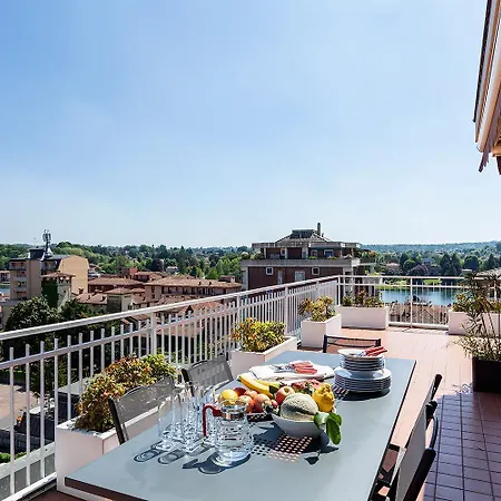 Lejlighed The Red Penthouse - Family With Terrace 2 Bedroom Private Park Sesto Calende