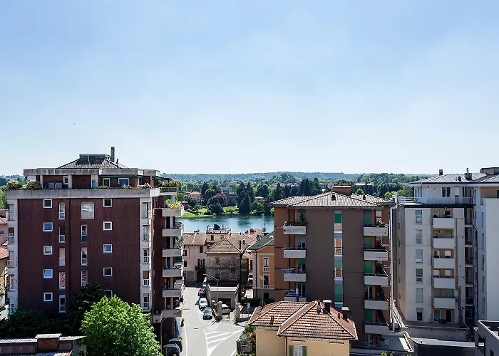 The Red Penthouse - Leonardo Mxp Maggiore Private Park * Sesto Calende