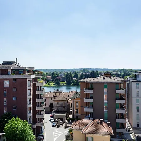 Apartment The Red Penthouse - Leonardo Mxp Maggiore Private Park Sesto Calende