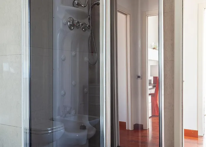 The Red Penthouse - Leonardo Mxp Maggiore Private Park شقة *