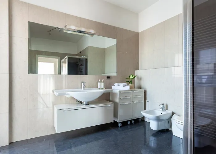 The Red Penthouse - Leonardo Mxp Maggiore Private Park شقة